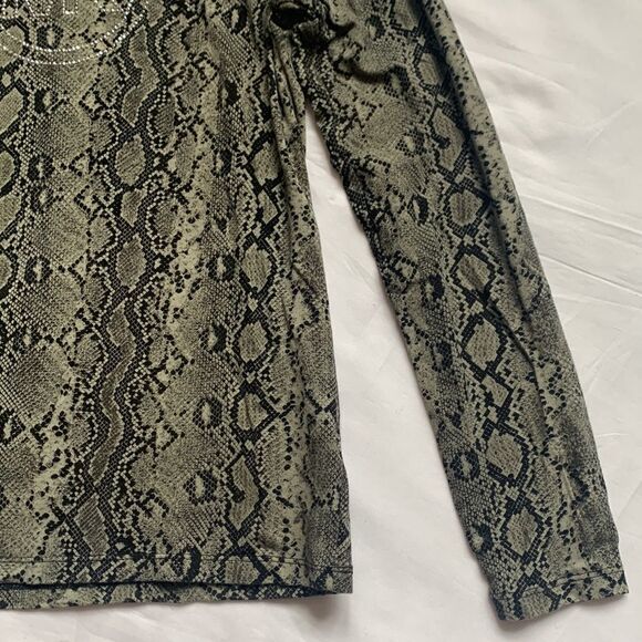 🌟MICHAEL Kors Snake Print Logo Top🌟 - Picture 4 of 12